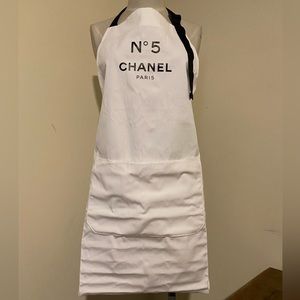 CC Factory 5 Apron in white and black
